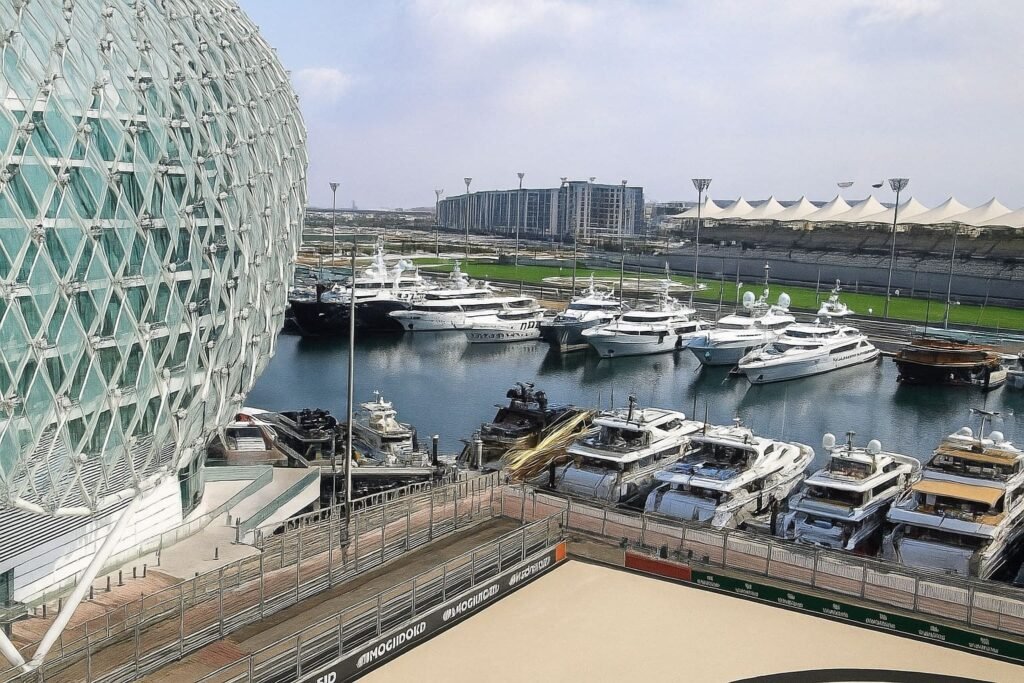 Yacht charter Abu Dhabi Formula 1-1 3